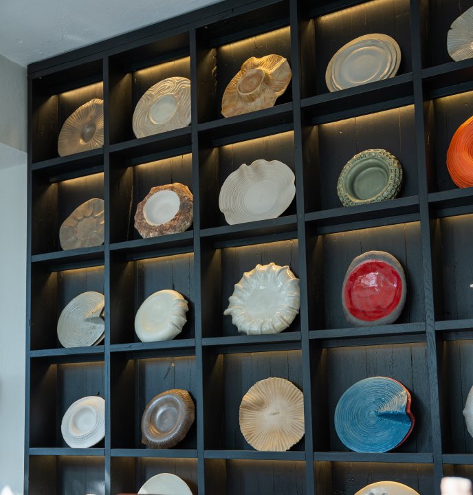 Ahşabın Sıcak Brutalliği, Seramiğin Ateşli Zarafeti